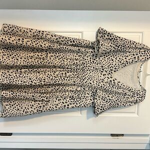 Flowy beautiful white leopard print dressP